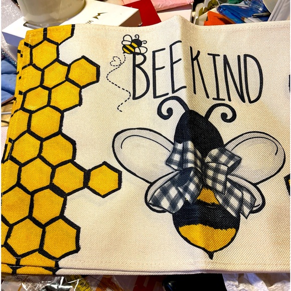 New Bee Kind  Table Mats Set of 4 Washable Placemats 12x18 Inch Farmhouse Dining - Picture 2 of 10